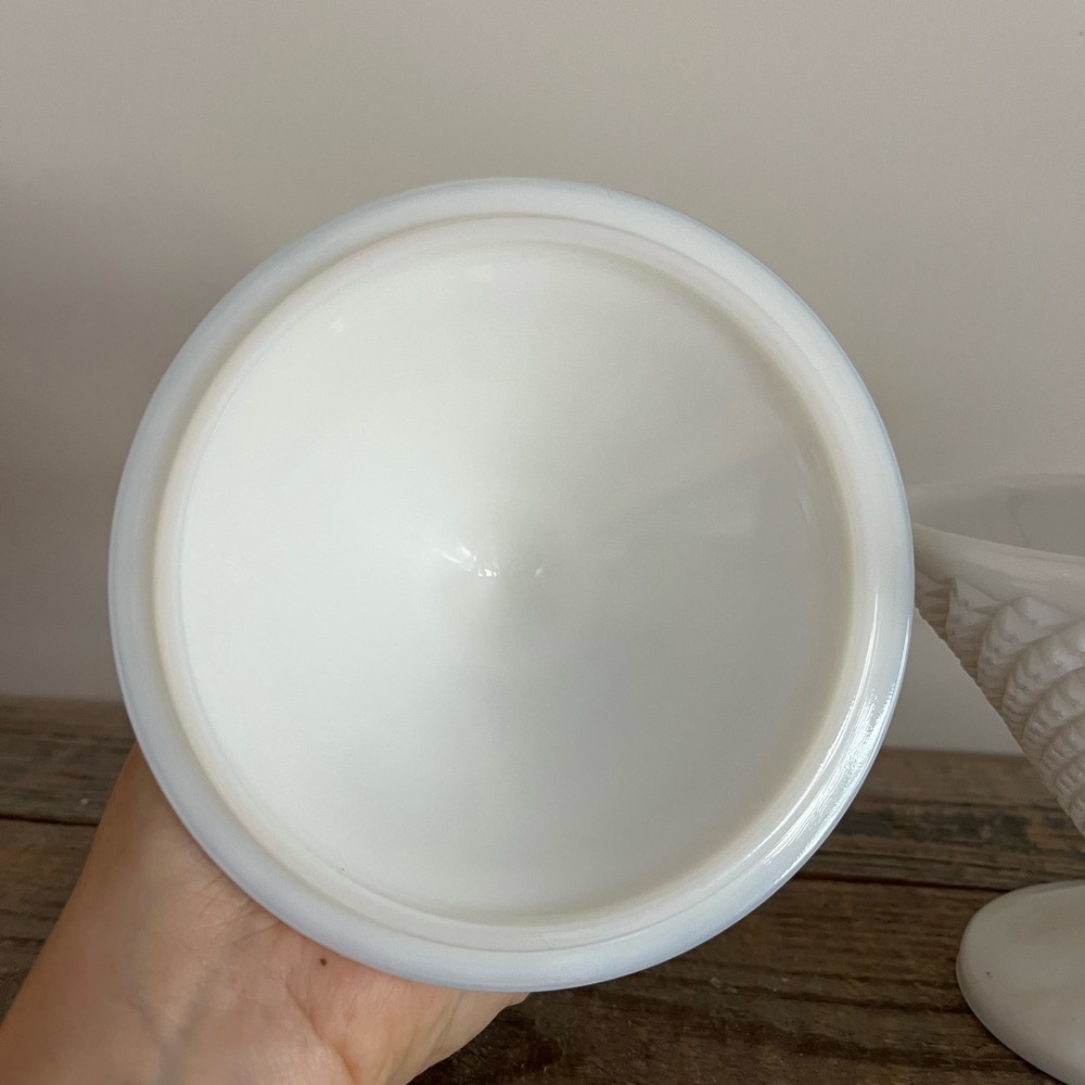 Westmoreland Vintage Diamond Milk Glass trinket dish - Picture 3 of 7
